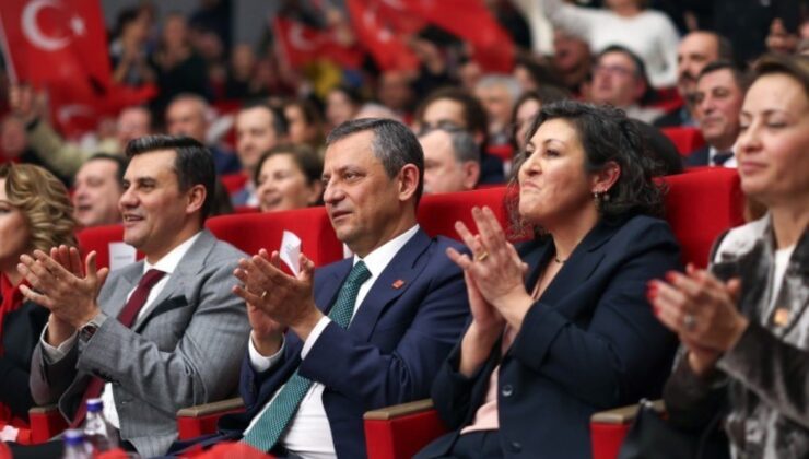 CHP Lideri Özel, Manisa’da Ataşehir Belediyesi Gençlik Senfoni Orkestrası konserine katıldı