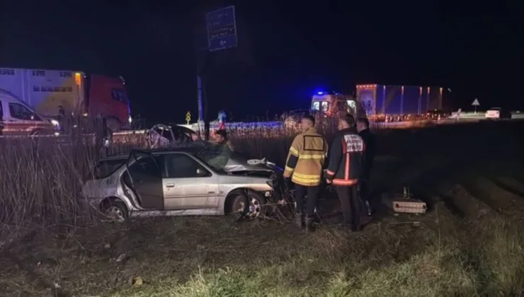 Çanakkale’de çarpışan iki otomobilde hayatını kaybedenlerin sayısı 2’ye yükseldi