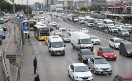 İstanbul’da akşam saatlerinde trafik yoğunluğu yaşanıyor