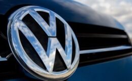 Moody’s, Volkswagen’in kredi notunu düşürdü