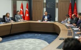 CHP MYK toplandı: Özgür Özel’e saldırı gündemde