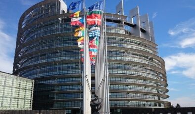 Euro Bölgesi’nde üretici fiyatlarında keskin düşüş, hizmet sektörü zayıflıyor