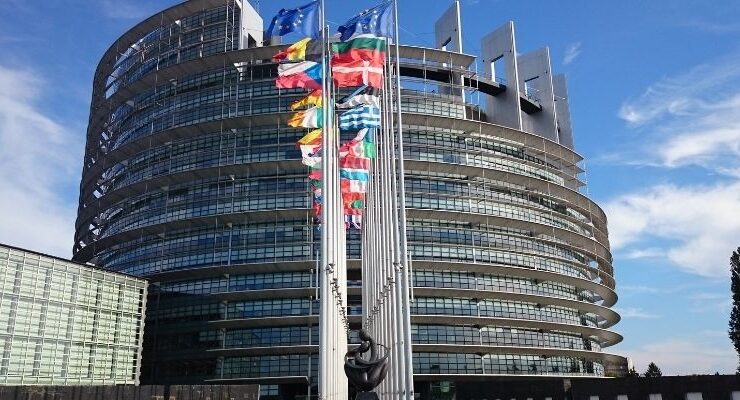 Euro Bölgesi’nde üretici fiyatlarında keskin düşüş, hizmet sektörü zayıflıyor