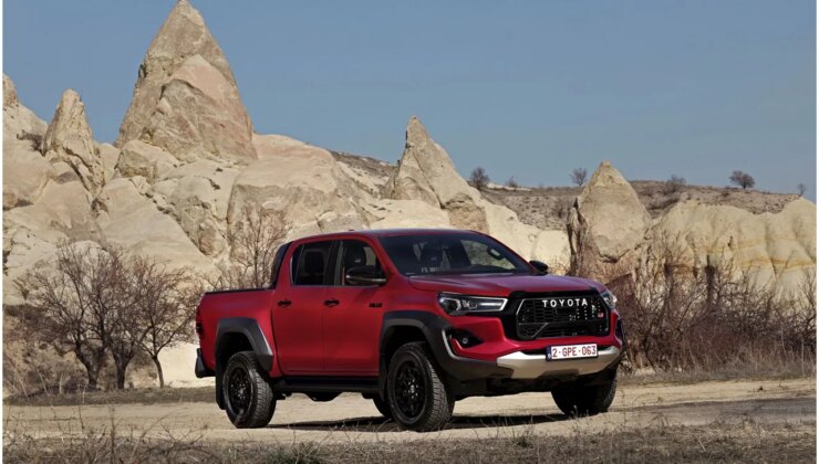 Toyota Hilux’ın en güçlü versiyonu GR Sport Türkiye’de