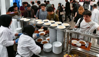 Ankara Büyükşehir Belediyesi’nin öğrencilere desteği sürüyor