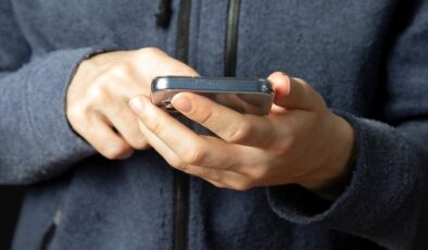Bu telefon 5 dakikada bir ekran görüntüsü alıp devlete gönderiyor