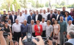 CHP’liler tutuklanan belediye başkanlarının belediyesinde bayramlaşma yaptılar
