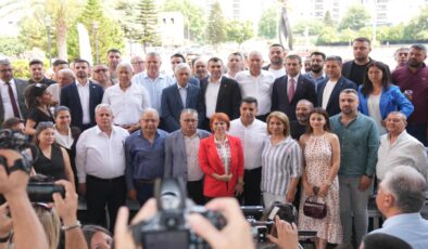 CHP’liler tutuklanan belediye başkanlarının belediyesinde bayramlaşma yaptılar