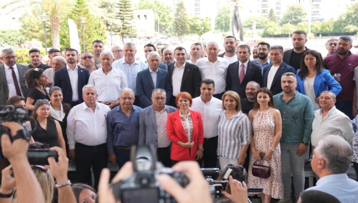 CHP’liler tutuklanan belediye başkanlarının belediyesinde bayramlaşma yaptılar