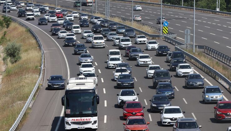 İstanbul girişinde trafik kilitlendi