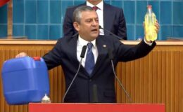 Kürsüye bu şekilde çıktı! Elindeki şişeye bakın kaç lira ödemiş