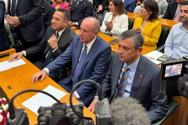 Muharrem İnce CHP'ye döndü! Rozeti takılmadı ama bir nedeni var