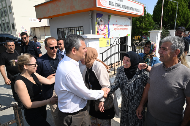 Özgür Özel sözünü tuttu! Can dostunun kızını yalnız bırakmadı