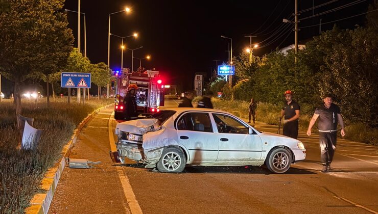 Sivas'ta otomobiller çarpıştı: 5 yaralı