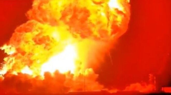 SpaceX roketi Starship, test sırasında alev topuna dönerek patladı
