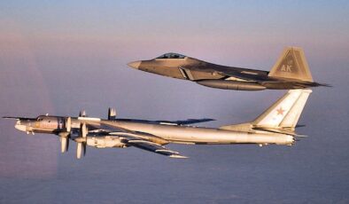 Alaska göklerinde Rus ve ABD uçakları birbirlerini kovaladı