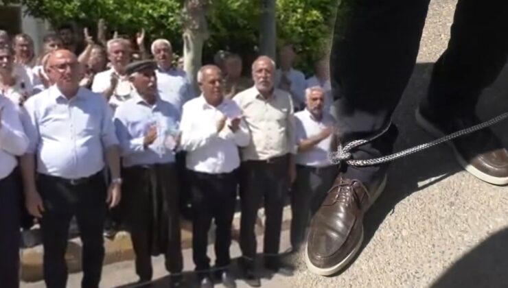 CHP’li Tanal Adıyaman halkıyla ayaklarına kelepçe bağladı: ‘Tutdere’nin evde ne işi var?’