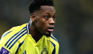 Fenerbahçe 77 milyon euroluk yeni golcüsüne formayı giydirdi