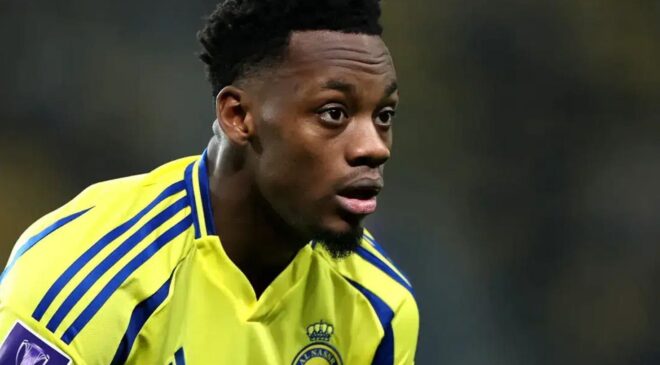 Fenerbahçe 77 milyon euroluk yeni golcüsüne formayı giydirdi