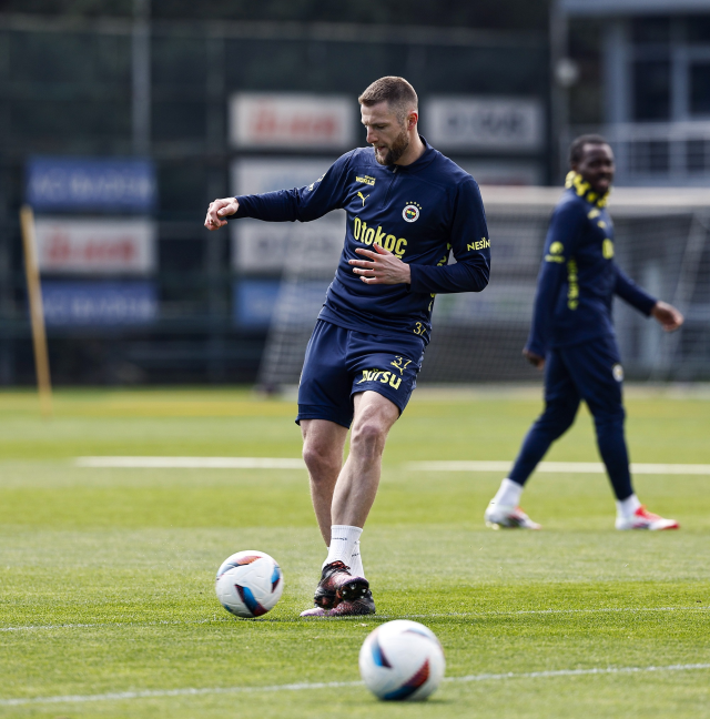 Ali Koç transferi bitirdi! Yıldız isim İstanbul'a geliyor
