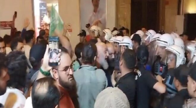 Leman dergisi önünde şok tehdit: ‘Ya onlar ölecekler, ya biz öleceğiz’