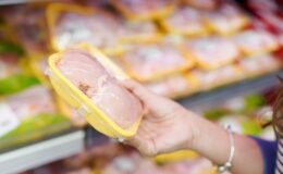 Ünlü market zinciri uyardı: Tavuk ürünü apar topar geri çağrılıyor