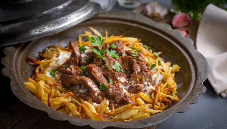 Akşam yemeğine 30 dakikada hazırlayabileceğiniz enfes lezzet: Çökertme kebabı tarifi