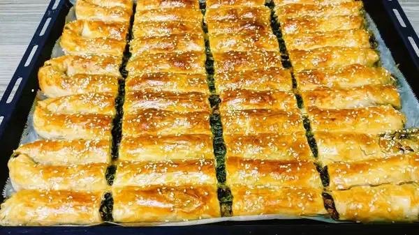 Güne lezzetli başlangıç: Kahvaltılık börek tarifi