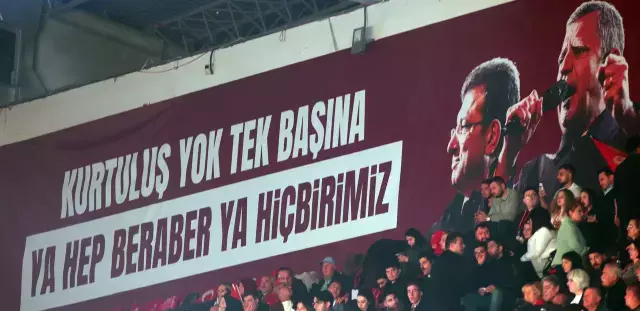 &Ouml;zg&uuml;r &Ouml;zel yeniden CHP Genel Başkanı se&ccedil;ildi