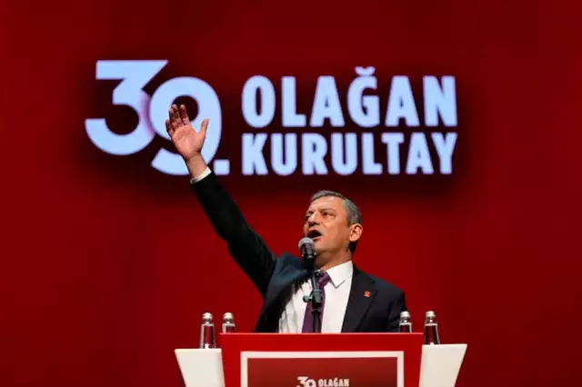 &Ouml;zg&uuml;r &Ouml;zel yeniden CHP Genel Başkanı se&ccedil;ildi