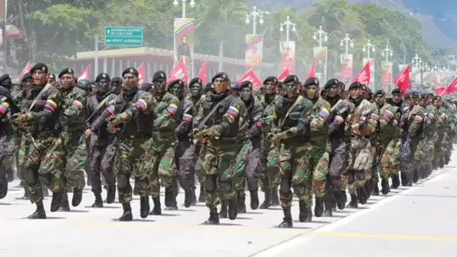 Trump, Venezuela'ya operasyon kararını verdi! ABD ordusundan b&ouml;lgeye dev yığınak