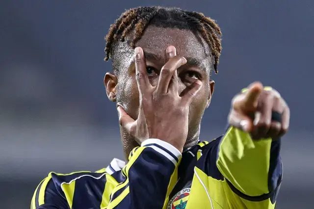 Zirvede puan farkı 1'e indi! Fenerbahçe'den Kadıköy'de resital Zirvede puan farkı 1'e indi! Fenerbahçe'den Kadıköy'de resital