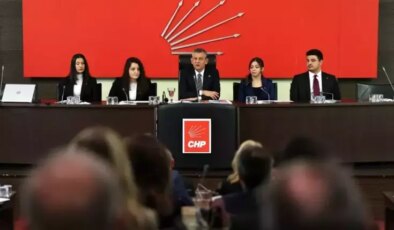 Yeni Parti Meclisi toplandı! Özgür Özel, CHP’de yeni dönemin adını duyurdu
