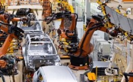 Otomotiv devi binlerce aracı acil koduyla servise çağırdı: Gösterge ekranı aniden kararıyor