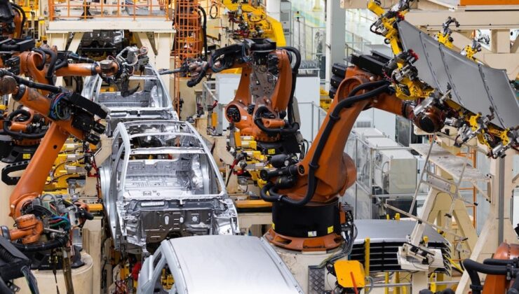 Otomotiv devi binlerce aracı acil koduyla servise çağırdı: Gösterge ekranı aniden kararıyor