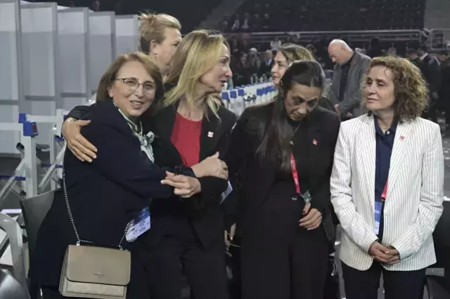 &Ouml;zel'in A takımı belli oldu! Kılı&ccedil;daroğlu'na yakın isimler gitti, Ko&ccedil; Holding'den s&uuml;rpriz transfer var