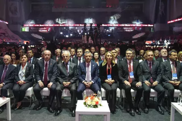 &Ouml;zel'in A takımı belli oldu! Kılı&ccedil;daroğlu'na yakın isimler gitti, Ko&ccedil; Holding'den s&uuml;rpriz transfer var