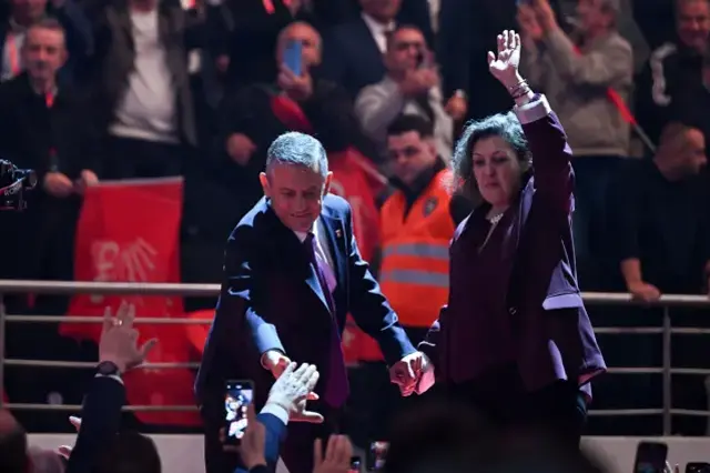 &Ouml;zel'in A takımı belli oldu! Kılı&ccedil;daroğlu'na yakın isimler gitti, Ko&ccedil; Holding'den s&uuml;rpriz transfer var