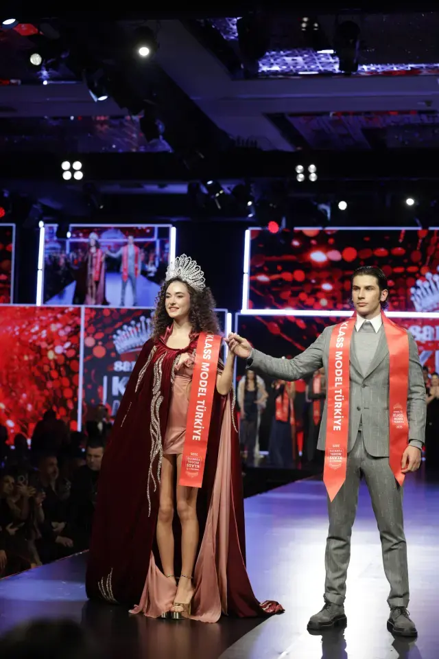 SammyVit Klass Model Türkiye yıldızlarını görkemli bir geceyle seçti SammyVit Klass Model Türkiye yıldızlarını görkemli bir geceyle seçti