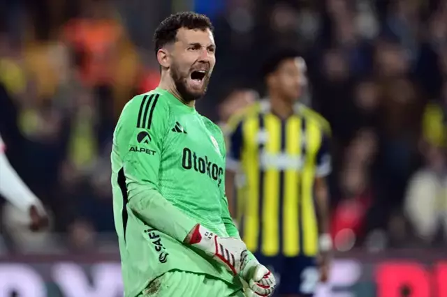 Yılın son derbisinde Beşiktaş, Fenerbahçe'yi 90+1'de yıktı Yılın son derbisinde Beşiktaş, Fenerbahçe'yi 90+1'de yıktı