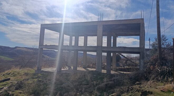 Hibe müteahhide, çile depremzedeye: 3 yıldır çadırda yaşama mücadelesi