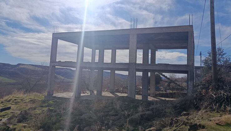 Hibe müteahhide, çile depremzedeye: 3 yıldır çadırda yaşama mücadelesi