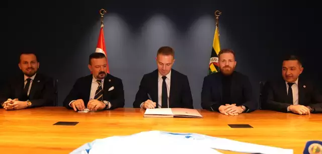 Mert G&uuml;nok resmen Fenerbah&ccedil;e'de